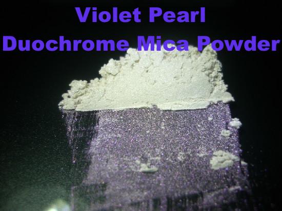 Colour-shifting purple interference mica powder for making cosmetic